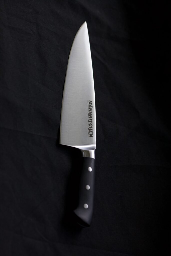Chef's knives from Lamson and MÄNNKITCHEN compared on steel, handle and price, plus their santoku, bread and paring knives and a block set, with codes.